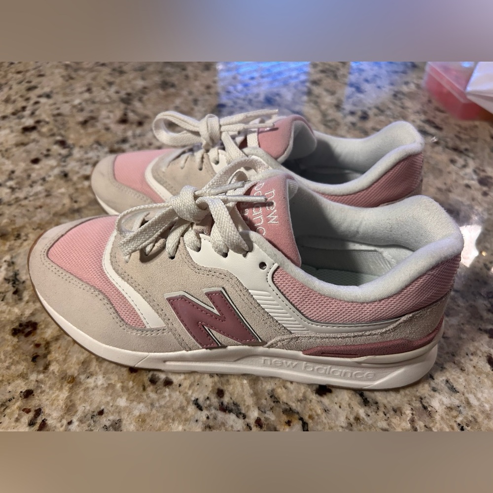 New Balance Women’s 997HRP, size 7.5, only
worn 3x!